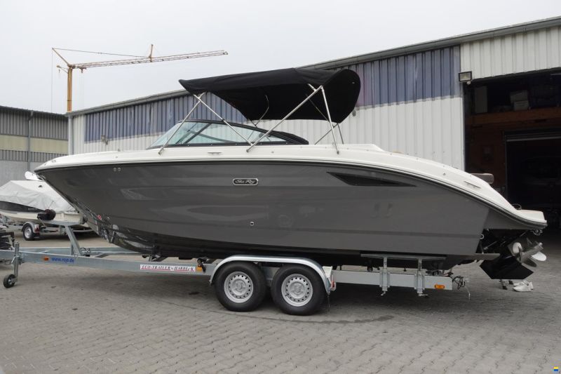 Sea Ray SDX250E & Trailer