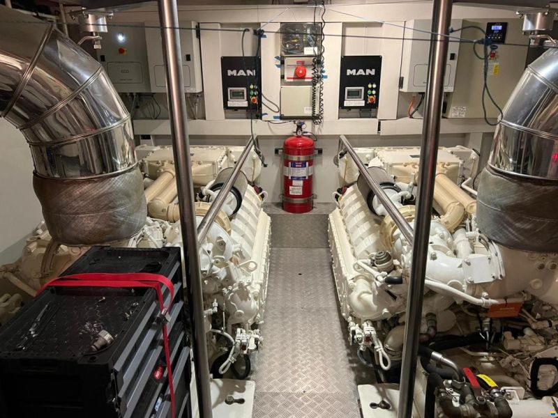 Azimut 80