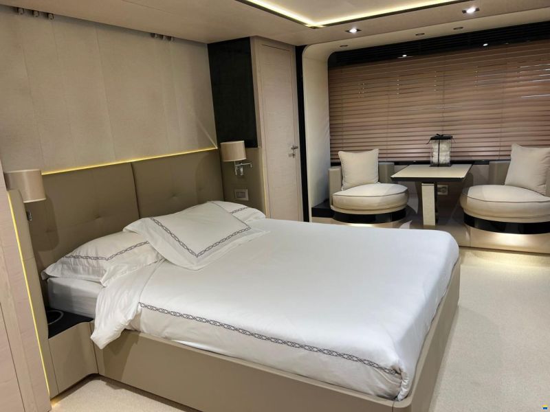Azimut 80