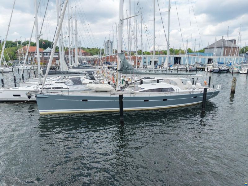 Grand Soleil 70