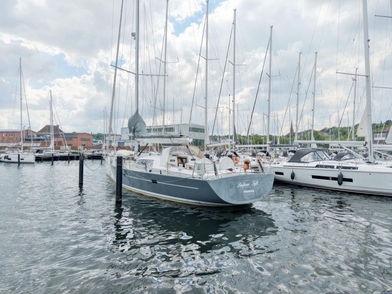 Grand Soleil 70