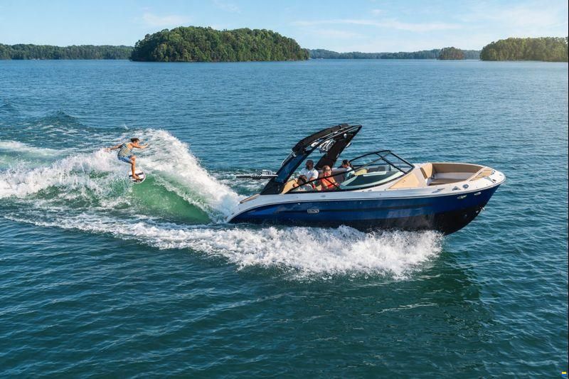 Sea Ray SDX250E SURF & Trailer