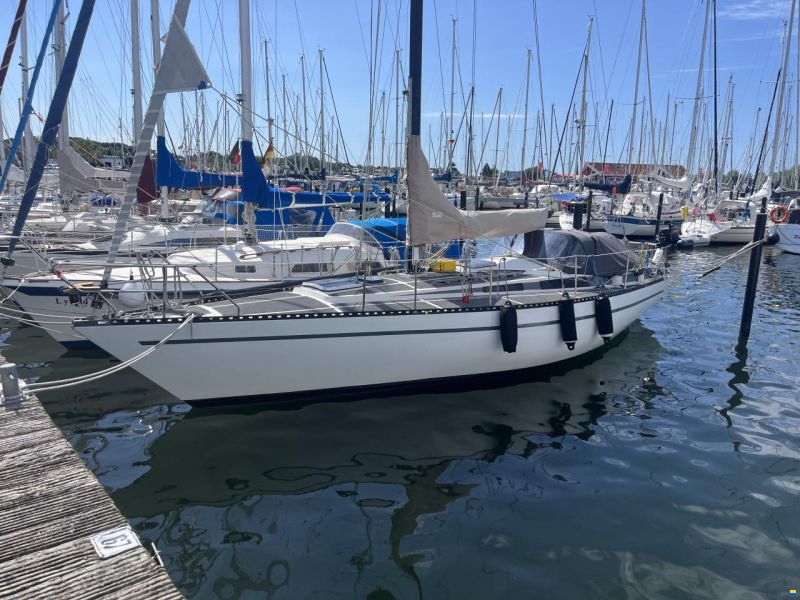 Helmsman Barracuda 35
