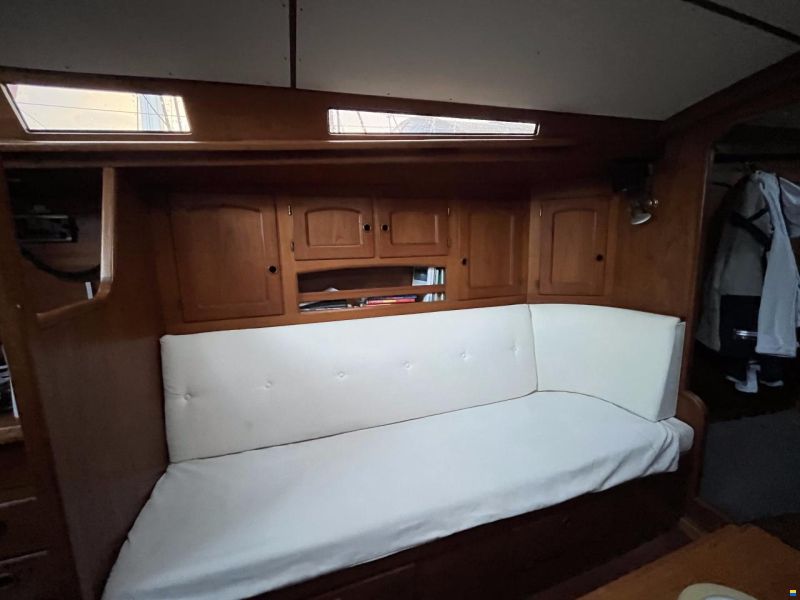 Helmsman Barracuda 35