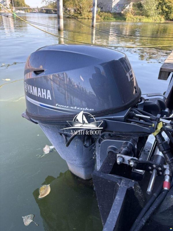 Treibgut GBR Hausboot 10.6