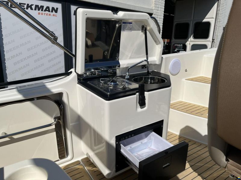 Quicksilver 755 Sundeck