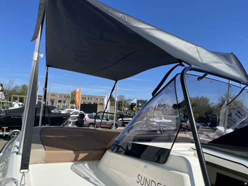 Quicksilver 755 Sundeck