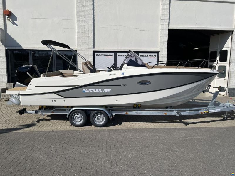 Quicksilver 755 Sundeck