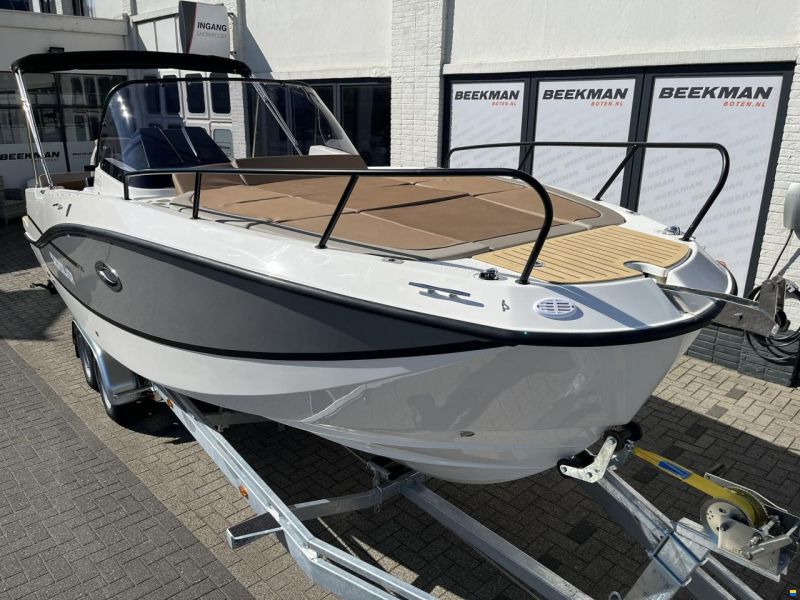 Quicksilver 755 Sundeck
