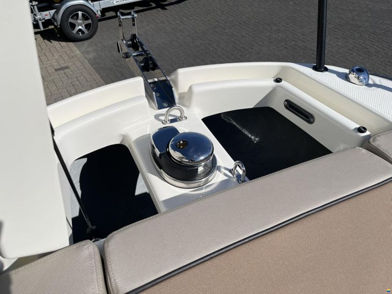 Quicksilver 755 Sundeck
