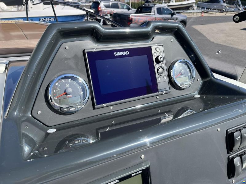 Quicksilver 755 Sundeck