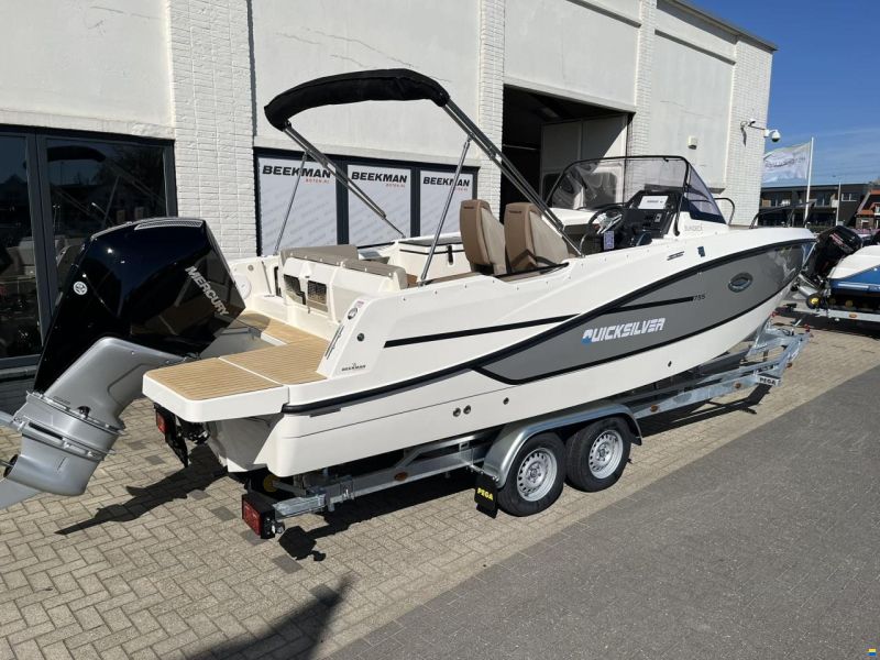 Quicksilver 755 Sundeck