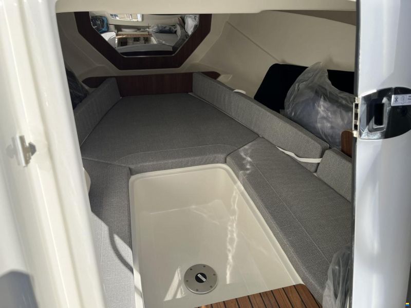 Quicksilver 755 Sundeck