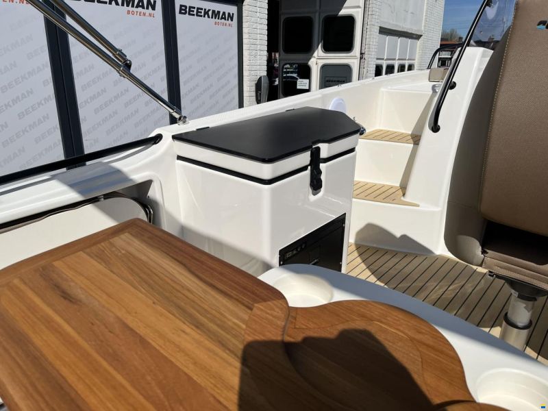 Quicksilver 755 Sundeck