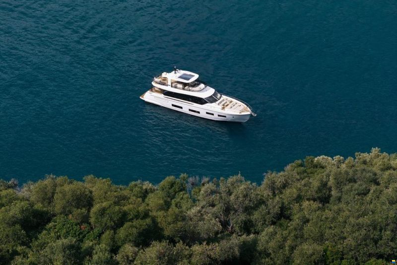 Azimut Fly 82