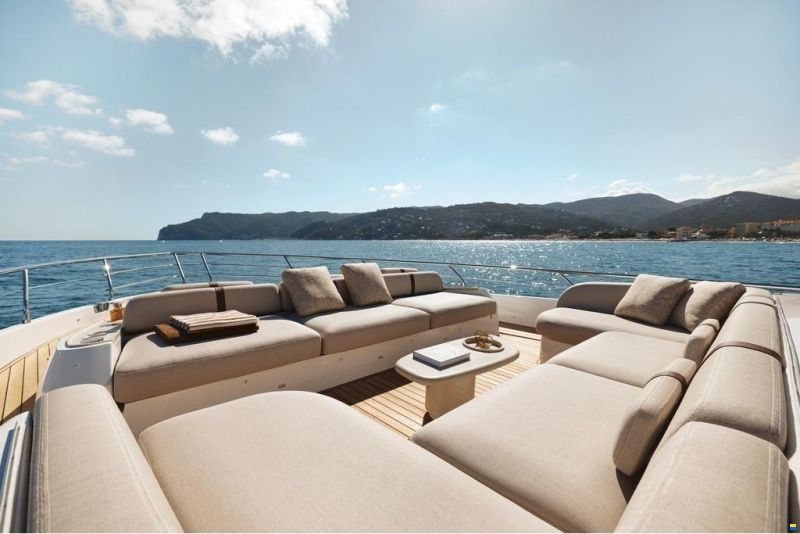 Azimut Fly 82