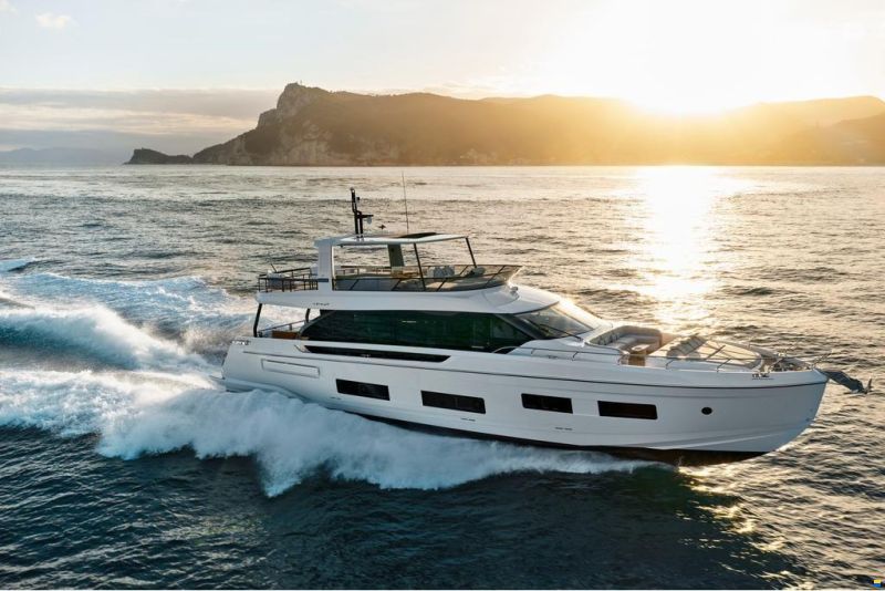 Azimut Fly 82