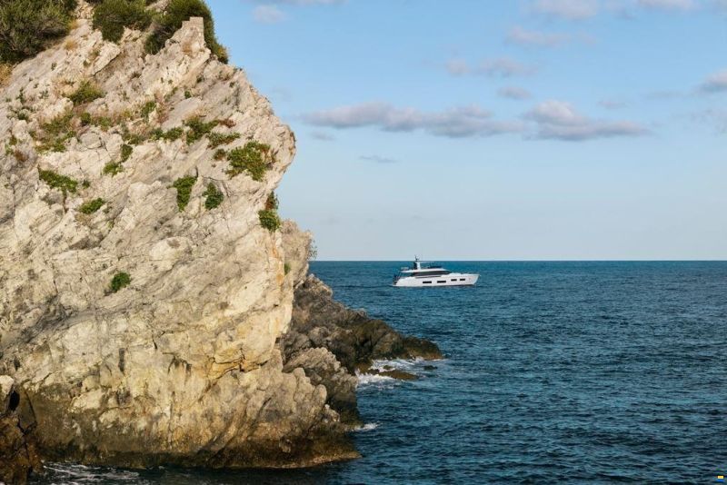 Azimut Fly 82