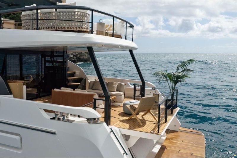 Azimut Fly 82