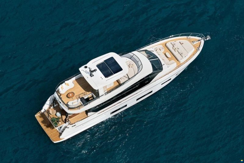 Azimut Fly 82