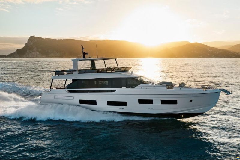 Azimut Fly 82