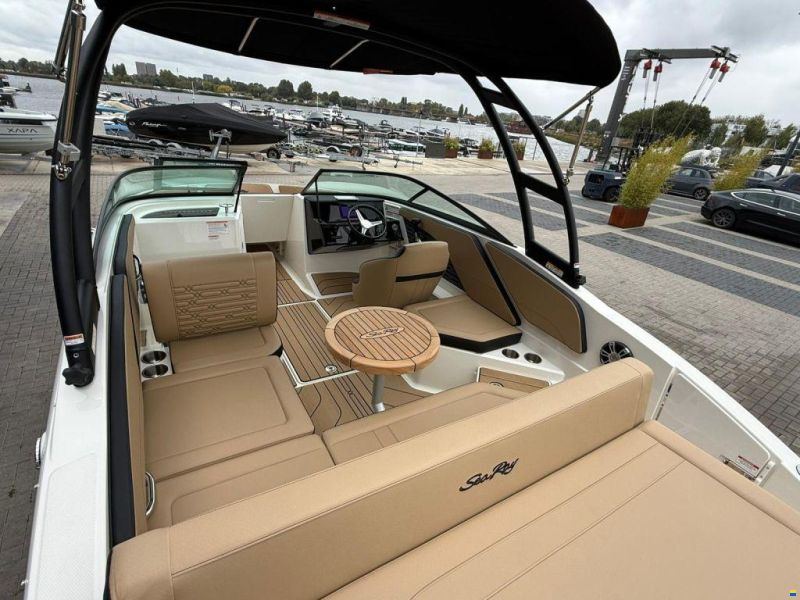 Sea Ray 210 spx