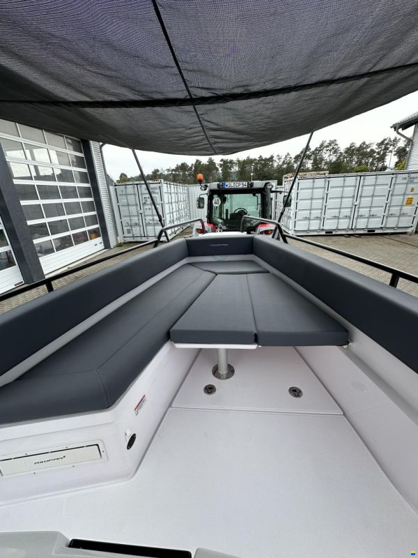 Axopar 28 Cabin
