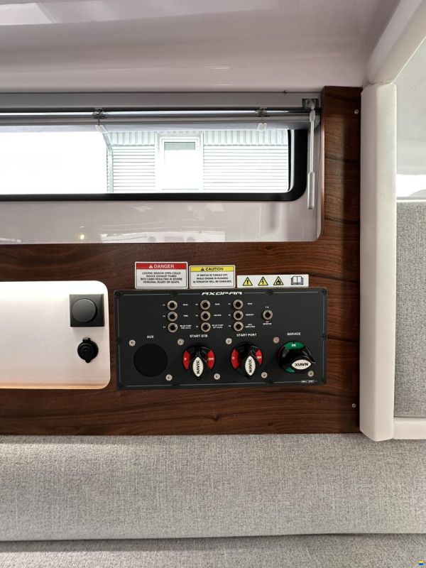 Axopar 28 Cabin