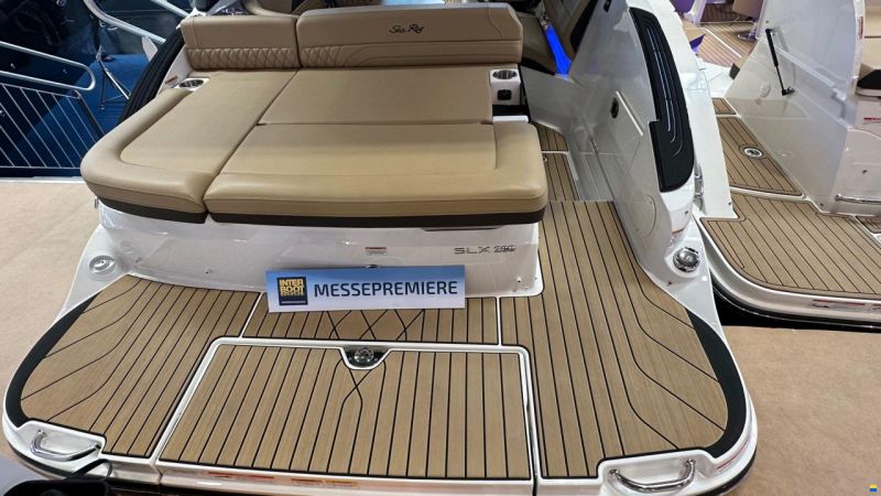 Sea Ray SLX260E & Trailer