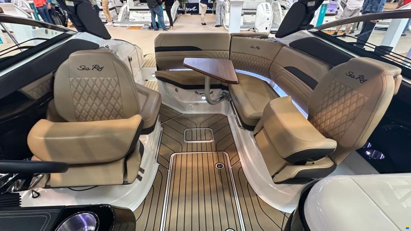 Sea Ray SLX260E & Trailer