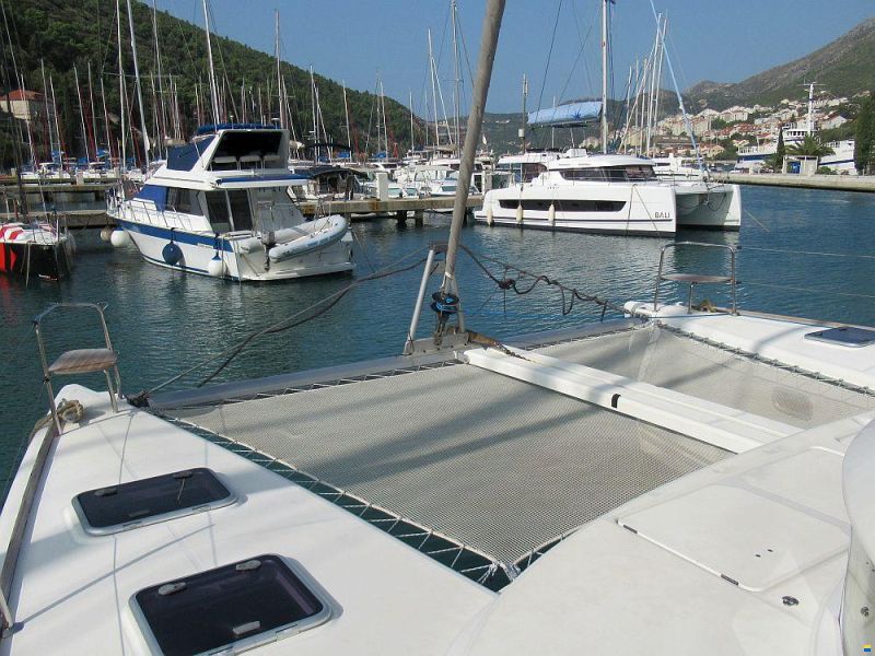 Lagoon 410