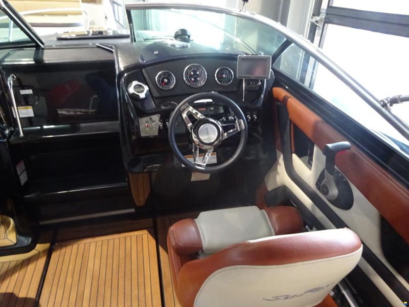 Sea Ray 210 SSE Black Beauty Edition