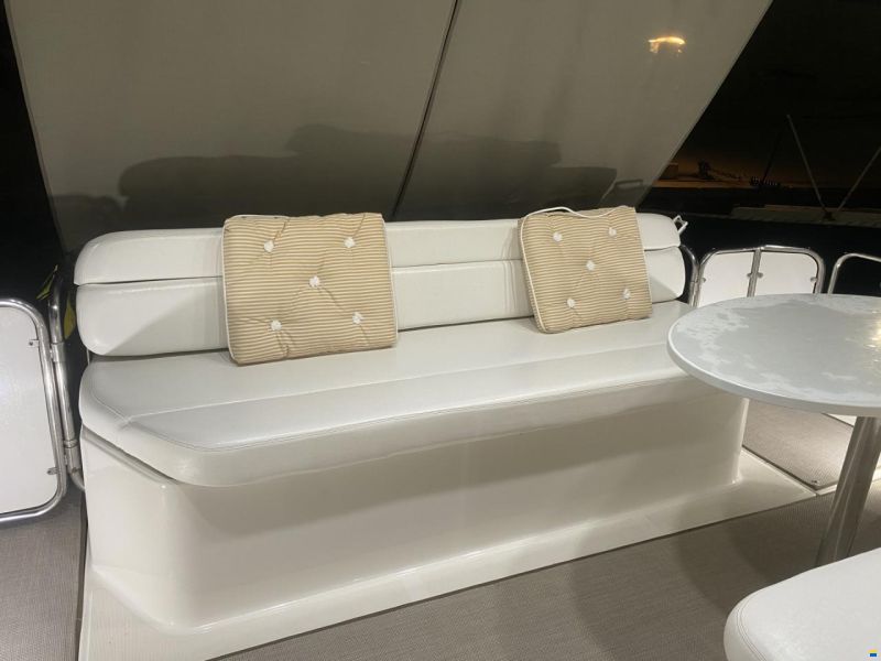 Regal 4260 Commodore