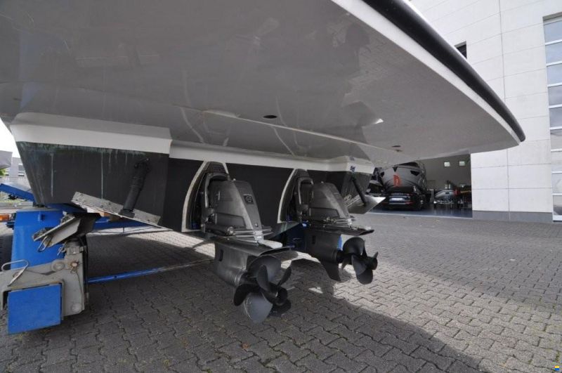 Sealine C 335