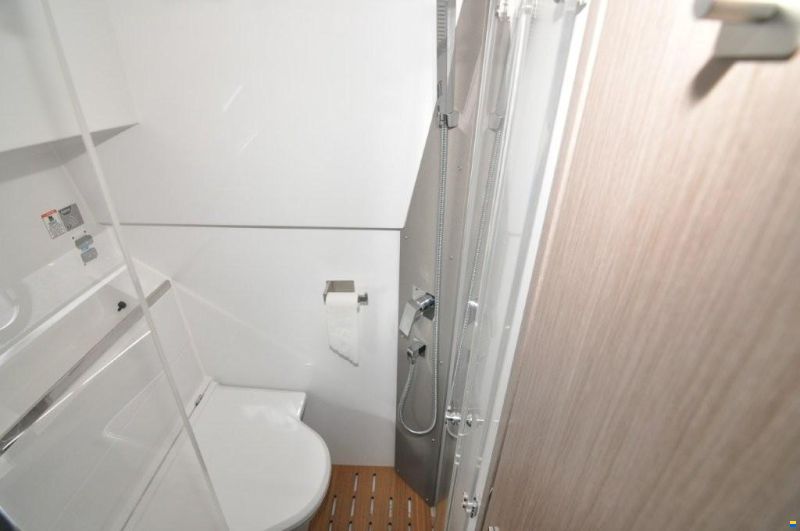 Sealine C 335