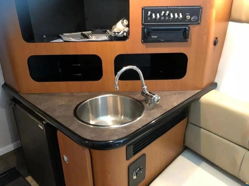 Crownline 26 Day Cruiser