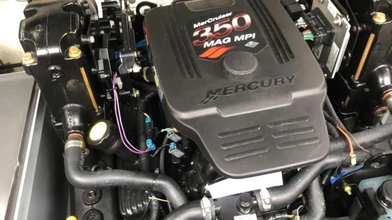 Crownline 26 Day Cruiser