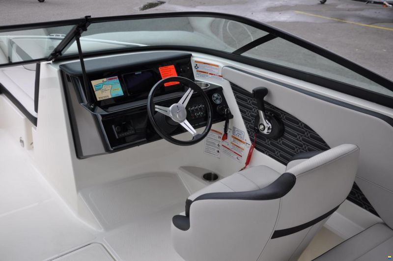 Sea Ray SPX 210 Tower