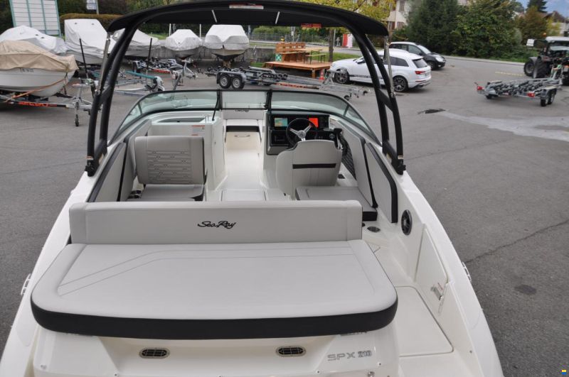 Sea Ray SPX 210 Tower