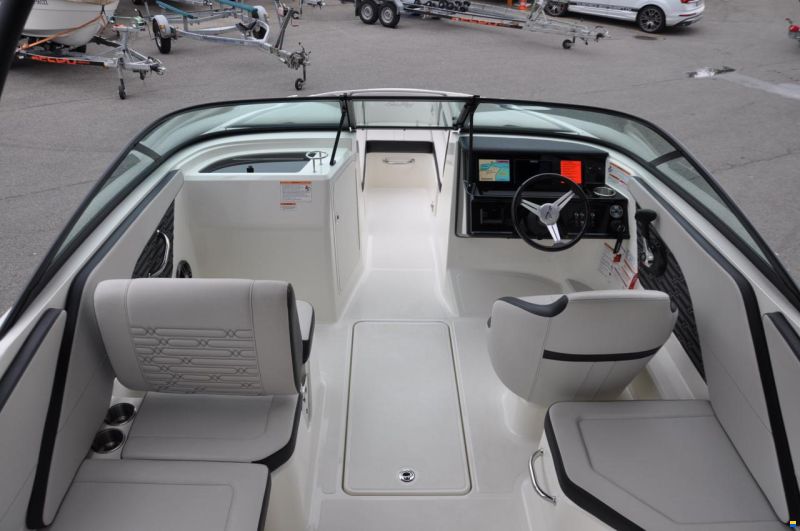 Sea Ray SPX 210 Tower