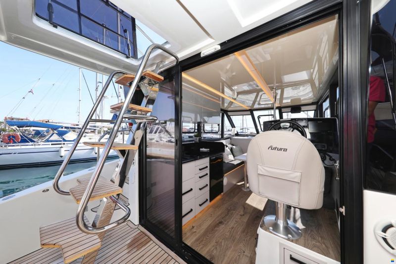 Cobra Futura 40