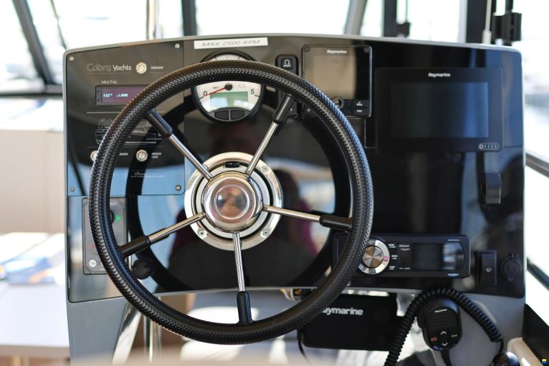 Cobra Futura 40