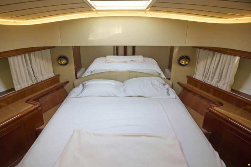 Ferretti 680