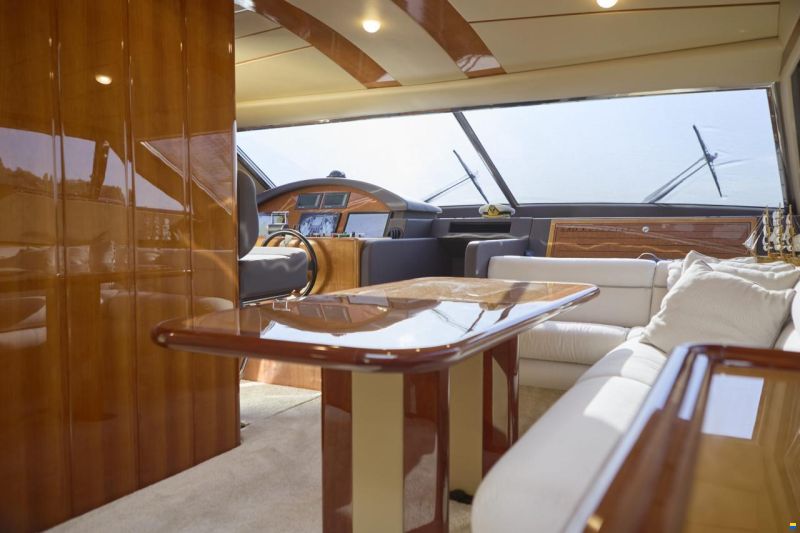 Ferretti 680