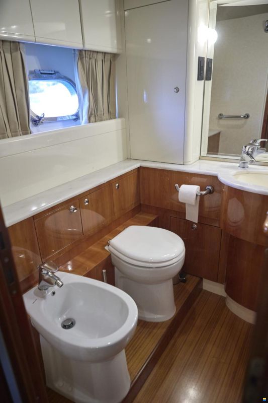 Ferretti 680