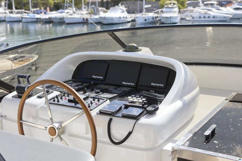 Ferretti 680