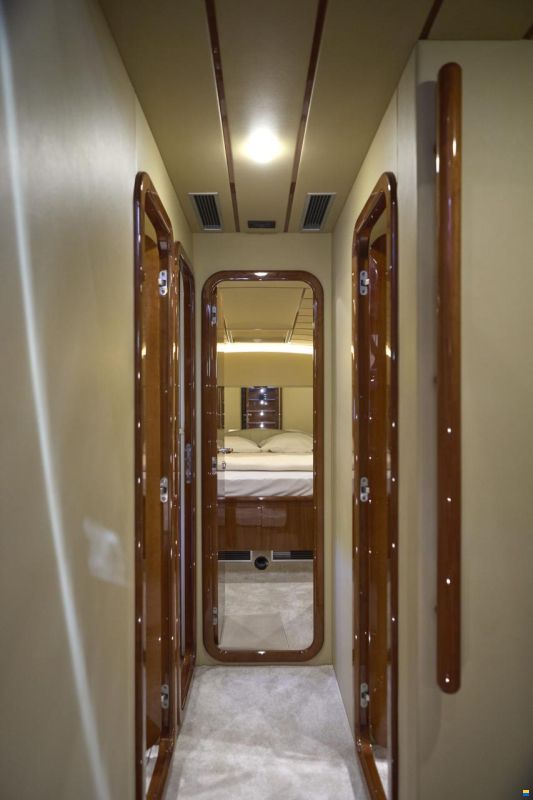 Ferretti 680