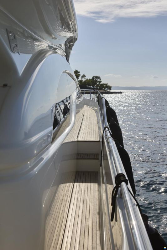 Ferretti 680