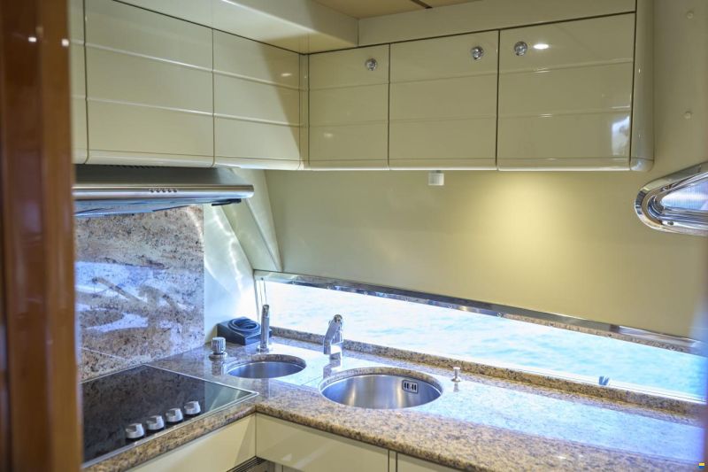Ferretti 680
