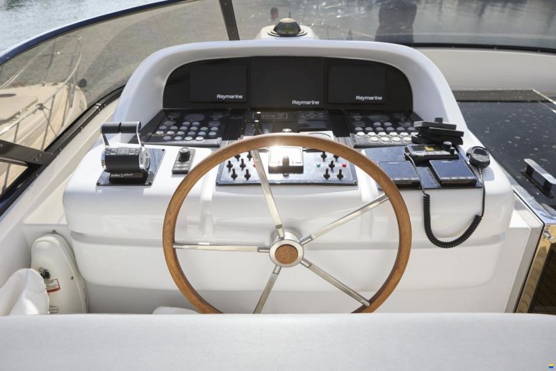 Ferretti 680